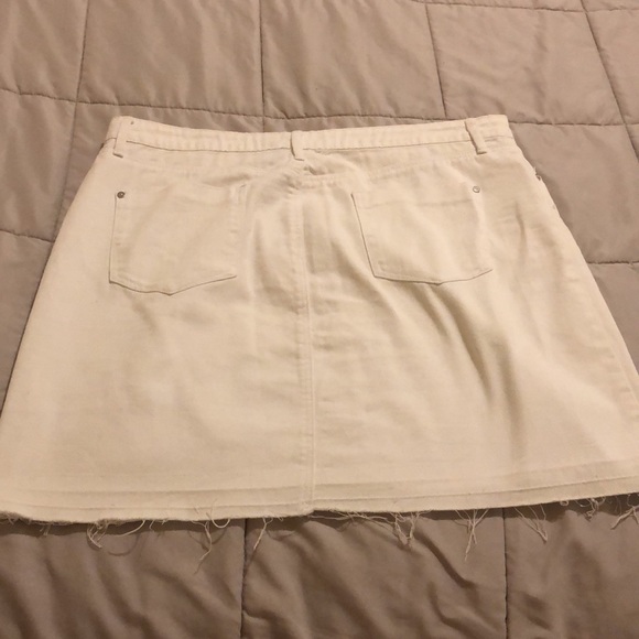 Justfab White Skirt - Picture 2 of 2